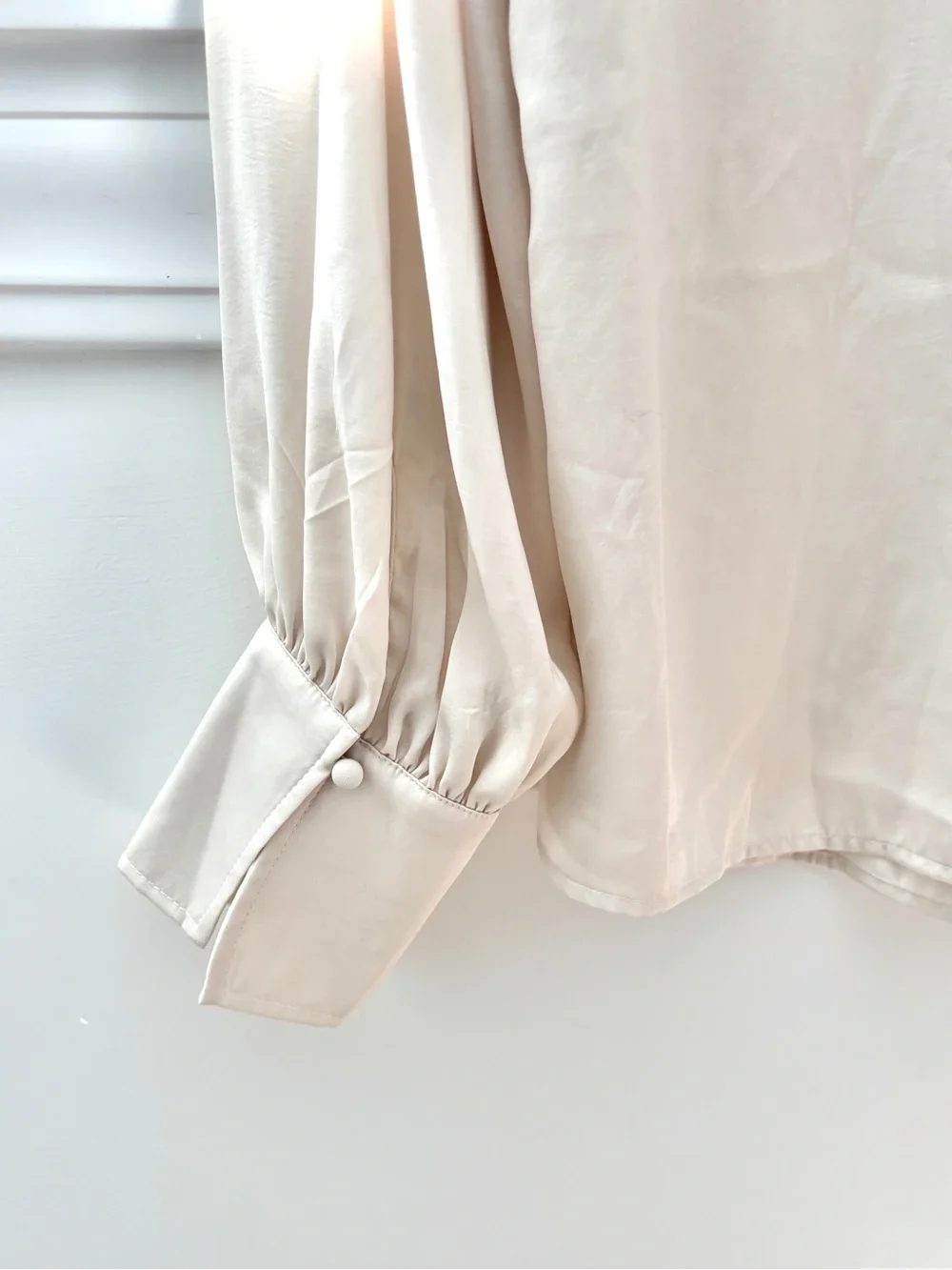 Banana Republic Ivory Silk Feel Popover Blouse Poet Sleeve Large L Boho Romantic